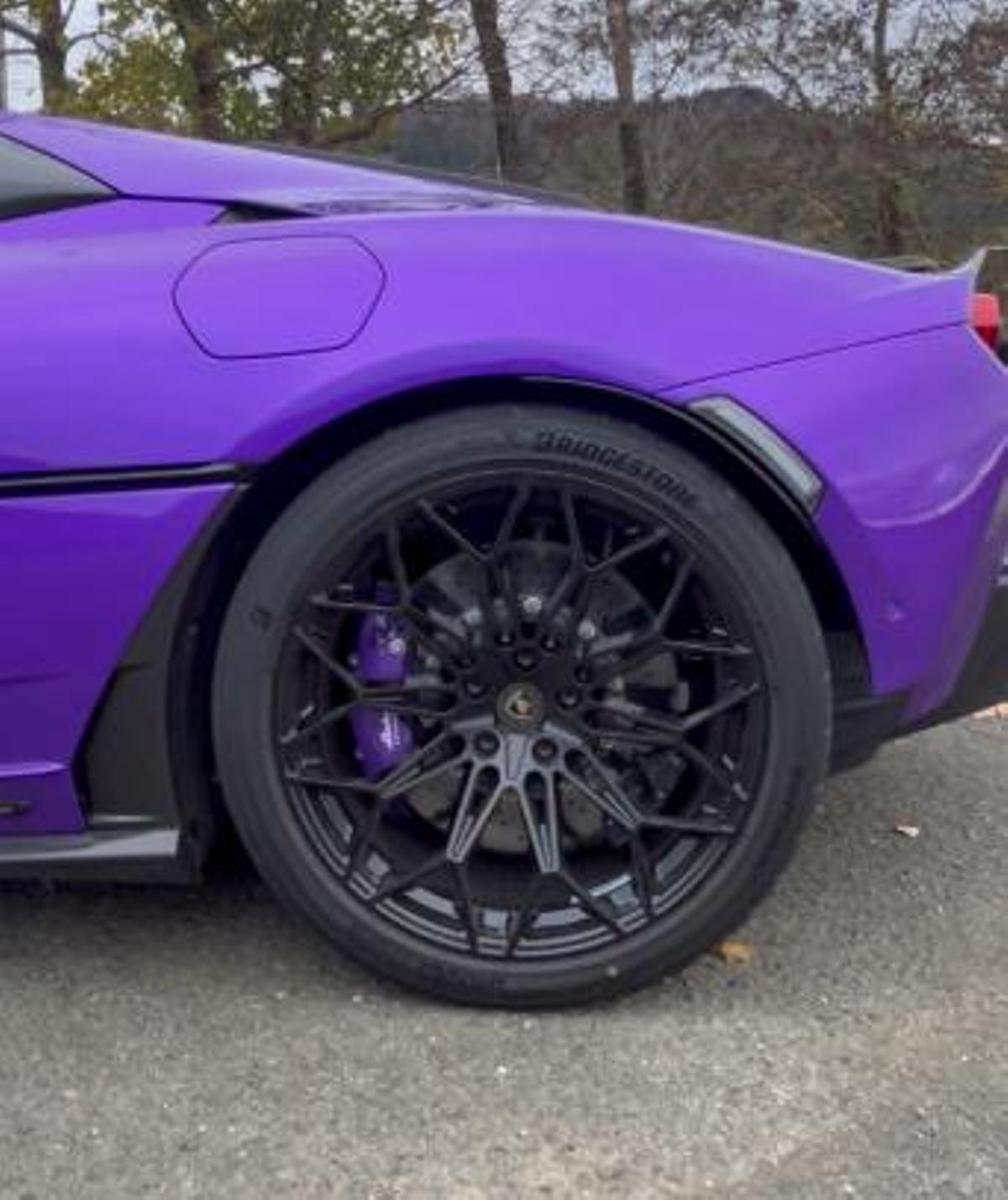 Las llantas de la versión Allegerita son de fibra de carbono.