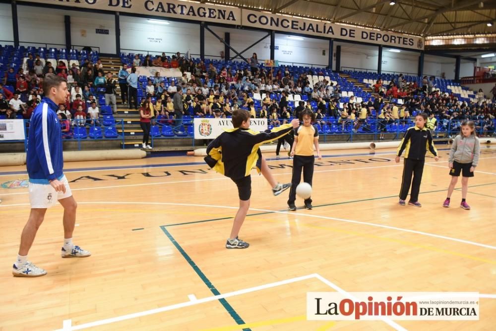 Encuentro de escolares con los jugadores del Plást