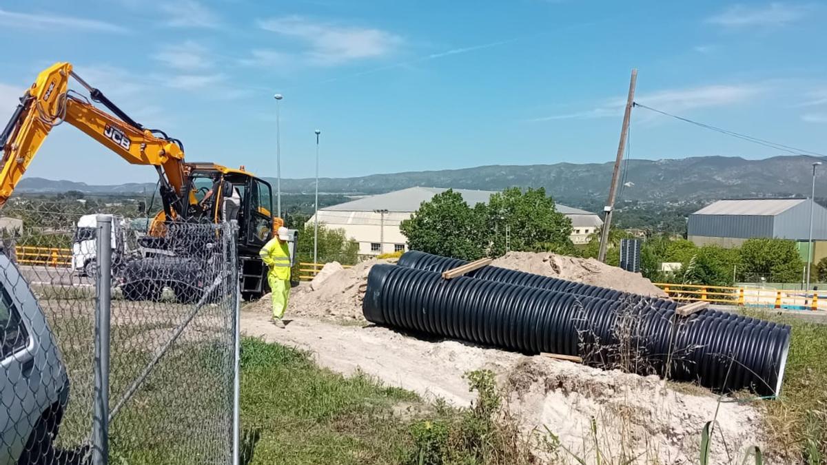 Obras en el polígono Casa Balones de Ontinyent.