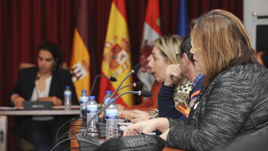 Patricia Martín, tercera por la derecha, durante un momento de su intervención