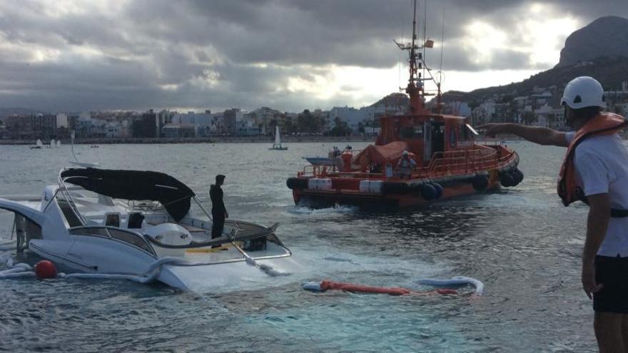 Del yate, muy dañado, solo se logró reflotar el puente y así se remolcó hasta el puerto de Xàbia.  a. p. f.