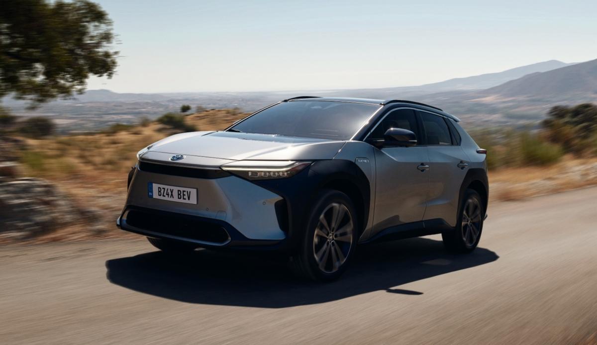 El SUV eléctrico de Toyota está disponible con tracción delantera y 4x4.