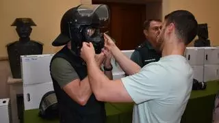 Cascos antidisturbios y máscaras antigás para la Guardia Civil de Melilla