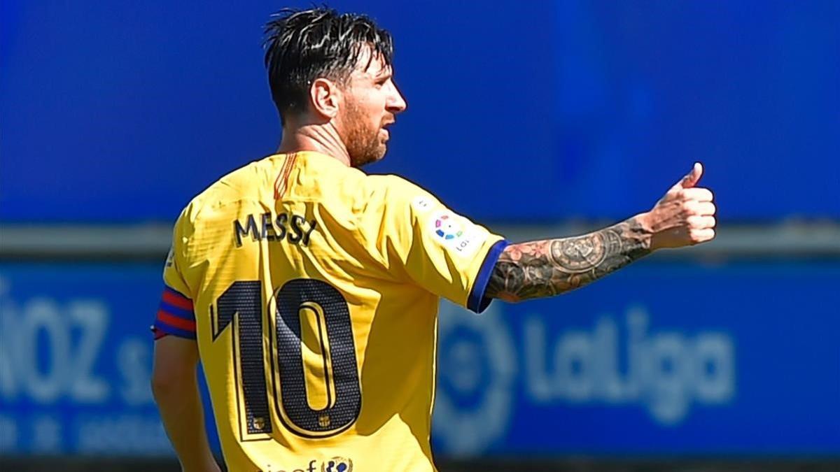 Messi celebra uno de los goles que le marcó al Alavés en Mendizorroza.