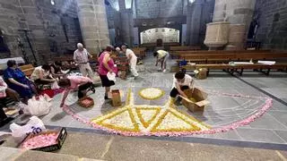 El Corpus más florido de un pueblo de Zamora con su espectacular alfombra de rosas
