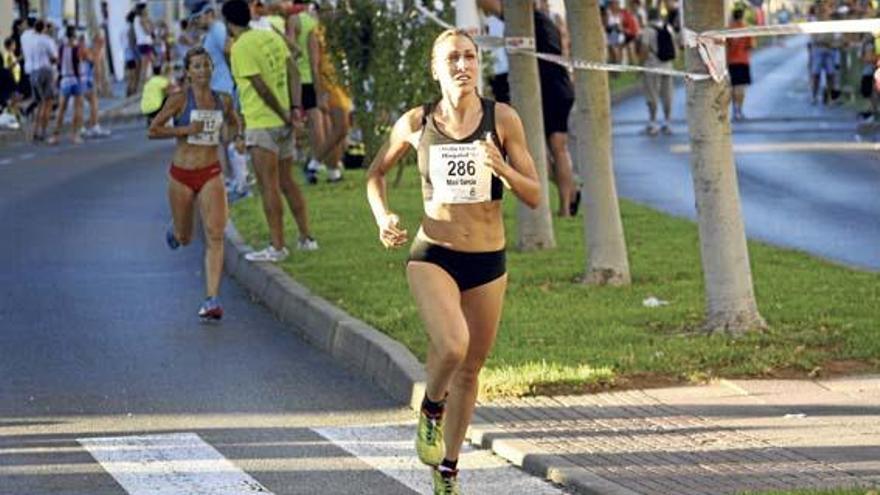 Hält den balearischen Rekord im Halbmarathon: Mavi García bei einer Laufveranstaltung.
