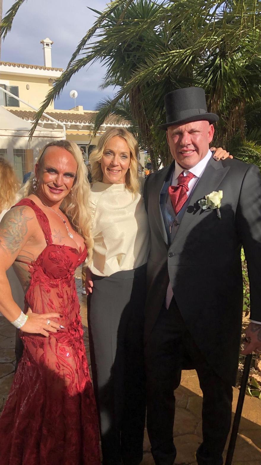 Caro und Andreas Robens auf ihrer "zweiten Hochzeitsfeier" 2020.