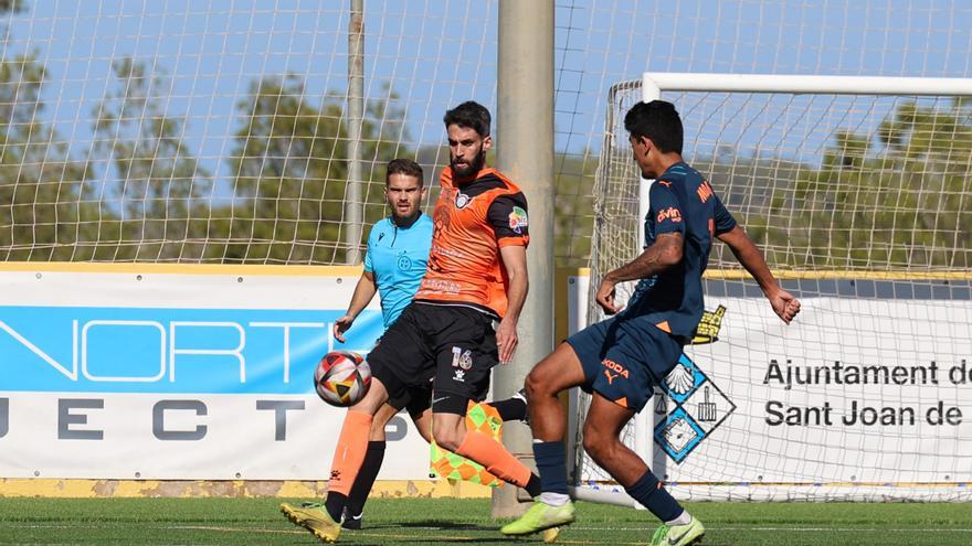 La Penya Independent sufre un correctivo a manos del Valencia Mestalla en Sant Miquel