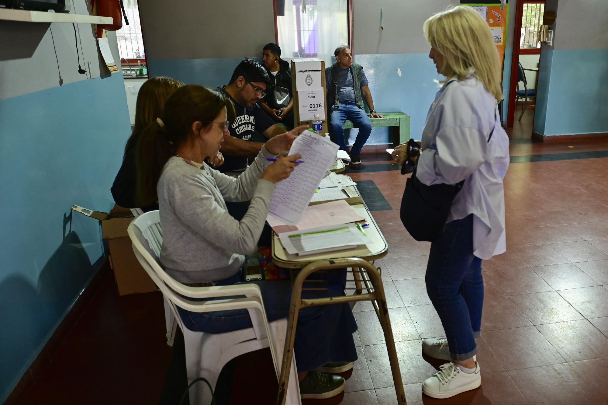 Argentina vota con "esperanza" en unas elecciones inciertas con buena participación