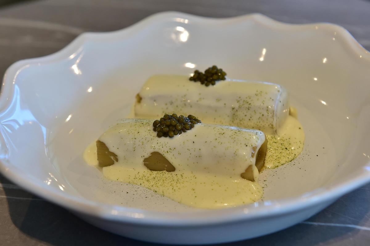 Uno de los platos de Parada de la Reina en Plasencia, que se mantiene en la guía Michelín y Repsol.