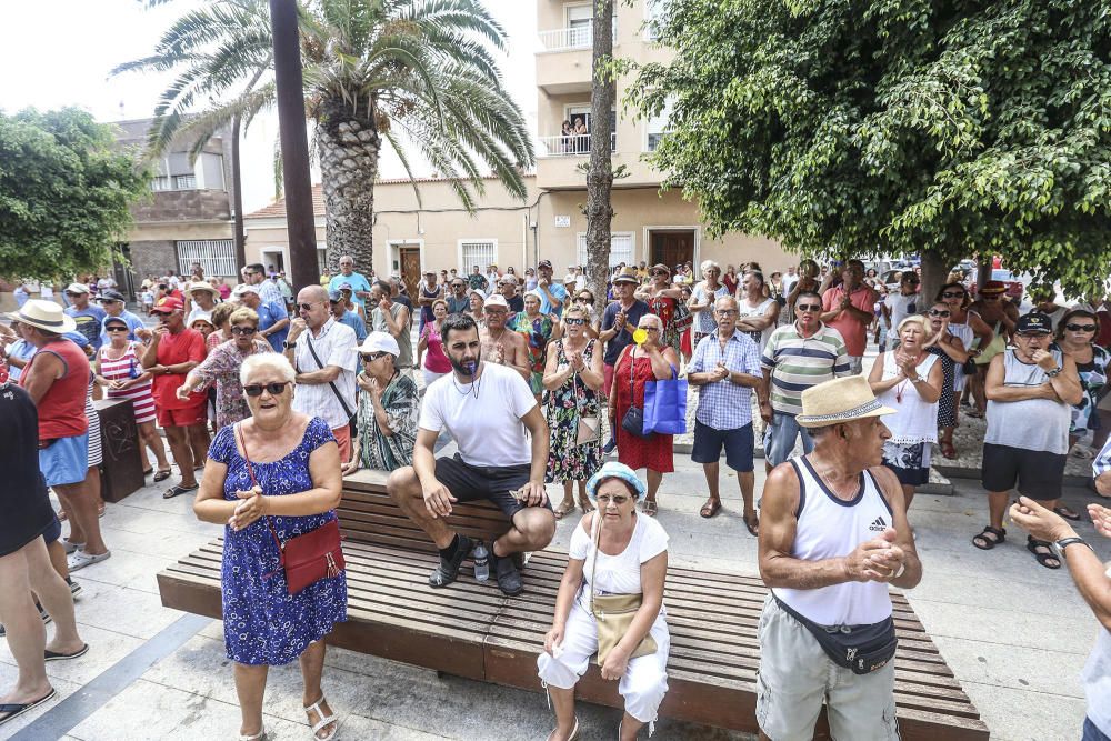 Protesta vecinos de La Mata para exigir mejoras.