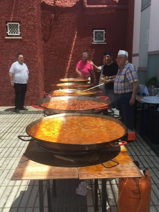 Éxito de la comida solidaria contra el cáncer en el Ensanche