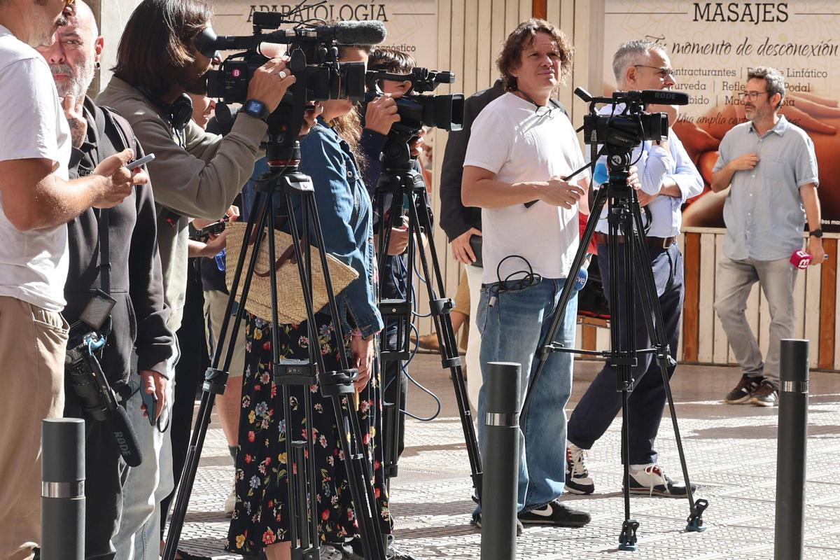 Todas las imágenes del desalojo en el local de Ibiza Todas las imágenes del desalojo en el local de Ibiza