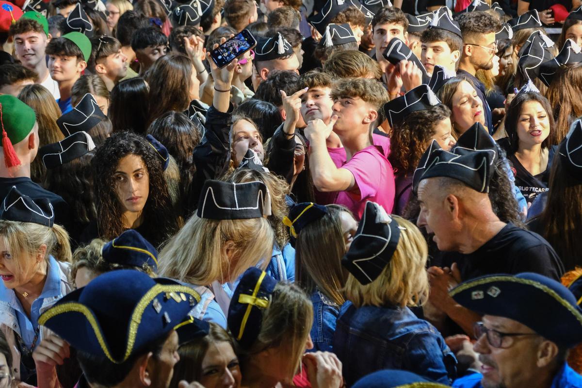 Ambientazo en el Pasodoble Petrel en el comienzo de las fiestas Ambientazo en el Pasodoble Petrel en el comienzo de las fiestas