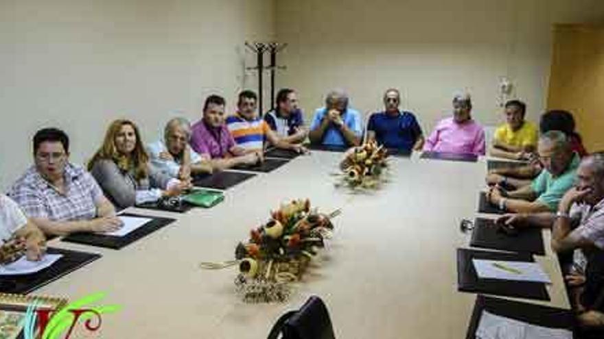 Miembros de la Mancomunidad Tierra de Tábara durante la asamblea constituyente.