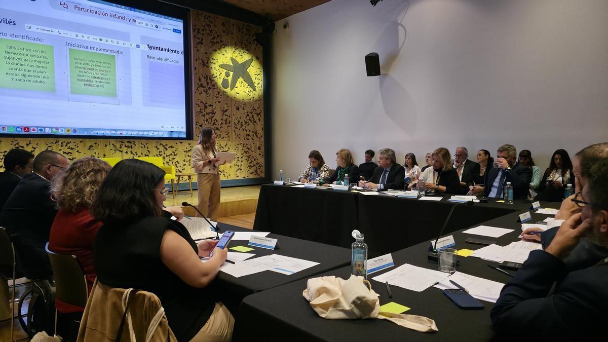 Monteserín, segunda por la derecha, en un momento de la intervención