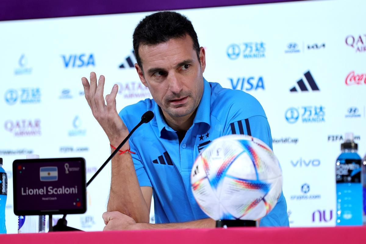 Lionel Scaloni habla durante la última rueda de prensa previa al Argentina-México.