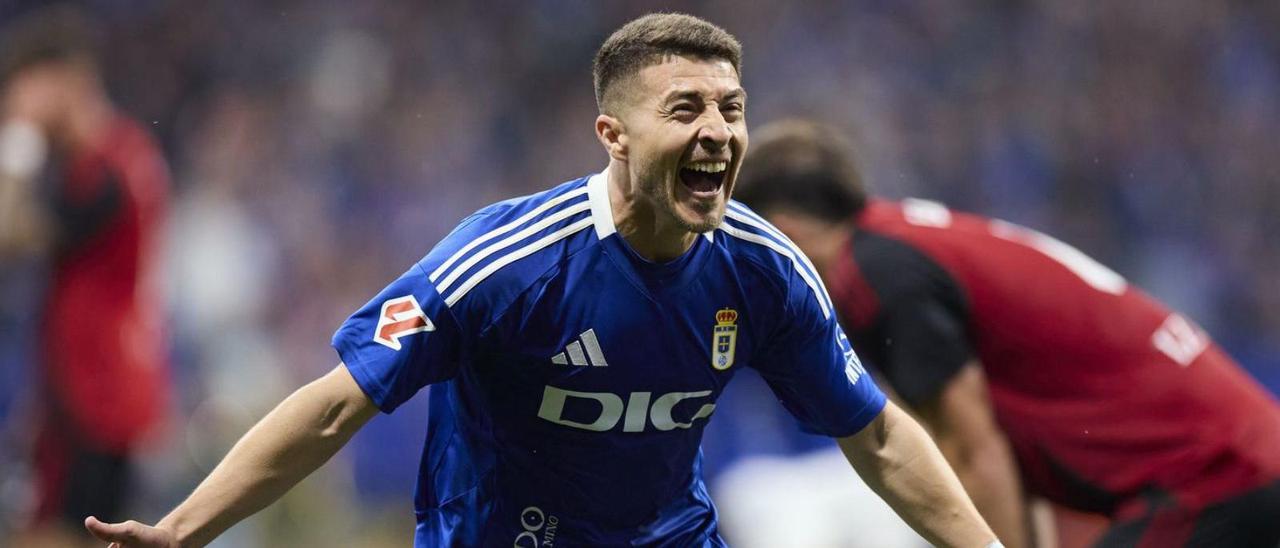 Francisco Portillo celebrando su gol en la final del play-off de ascenso a Primera en el Tartiere. | E. P.