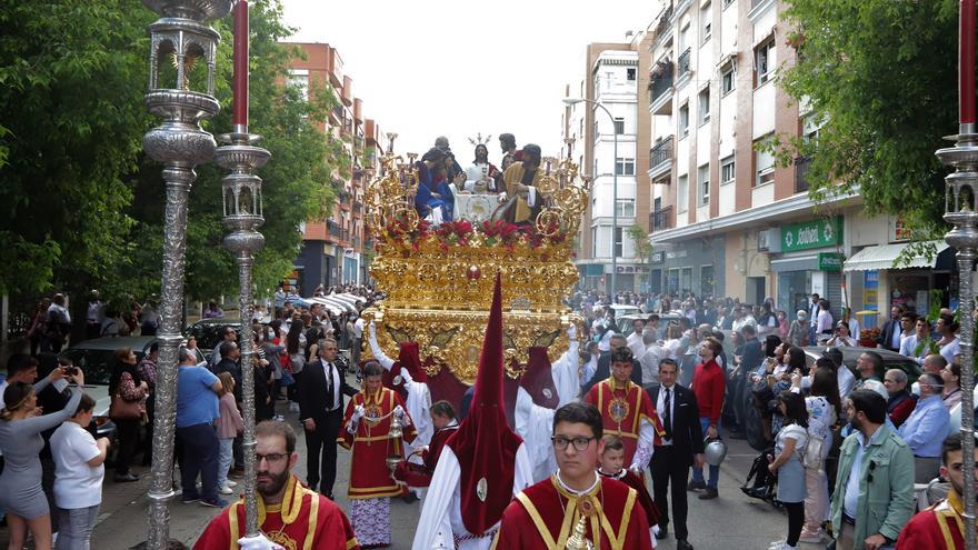 La Sagrada Cena recorre las calles en el barrio del Zoco