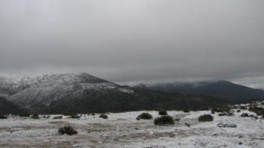 La nieve cubre las montañas del norte de Extremadura