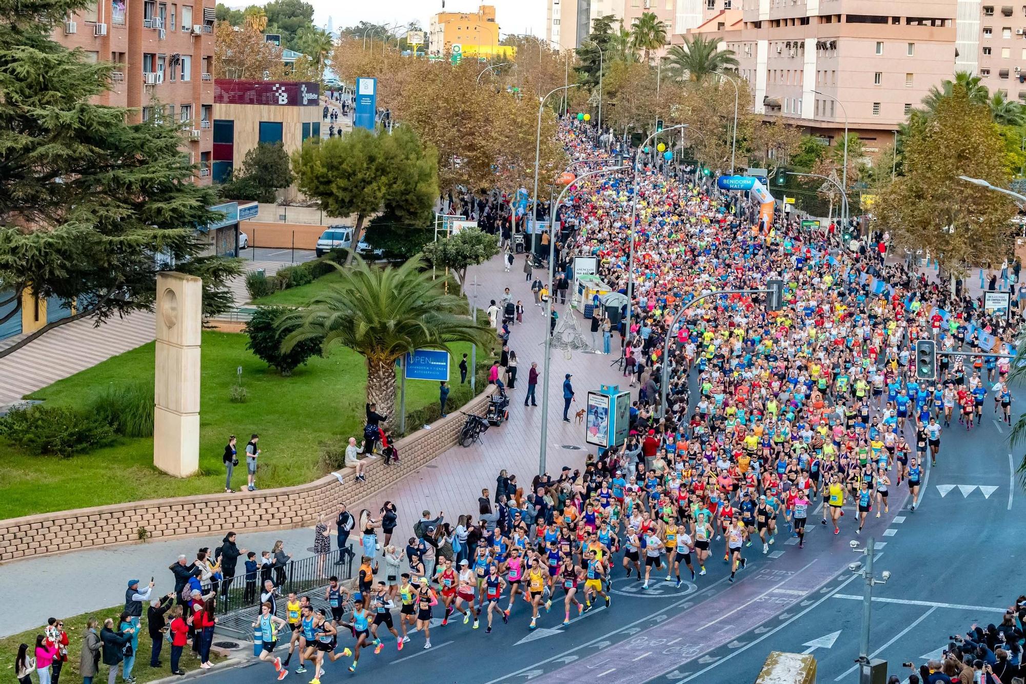 Cerca de 5.000 corredores toman Benidorm.