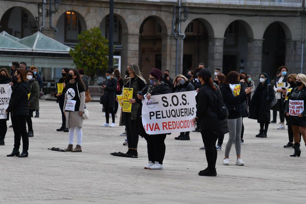 Centros de peluquería y estética de A Coruña convocan una jornada de cierre coordinado con otros negocios del estado, con el fin de reclamar ayudas para el sector, así como la rebaja del IVA del 21%.