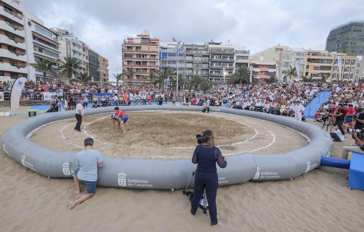 Lucha Canaria y Coreana en Las Canteras