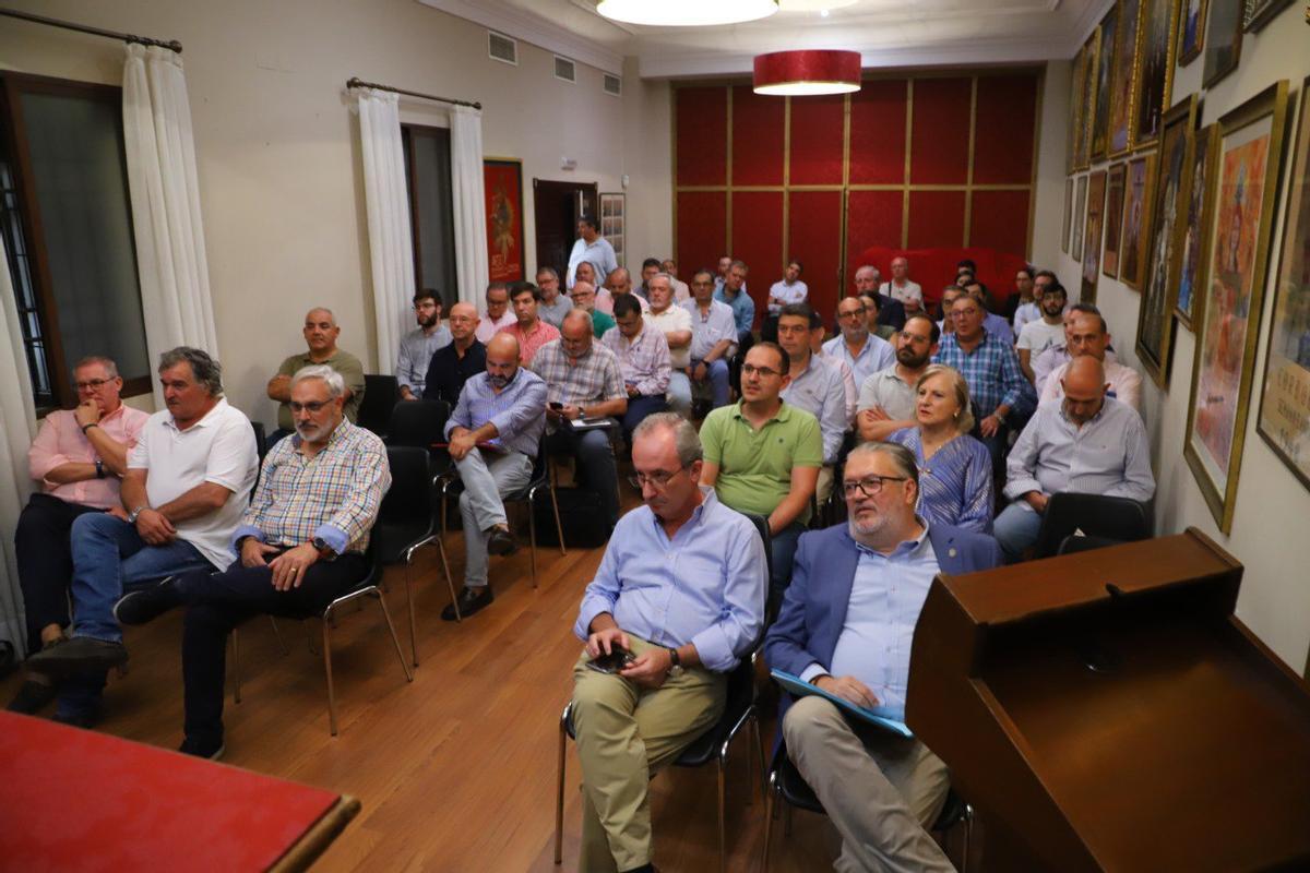 Votación en la Agrupación de Cofradías de Córdoba.