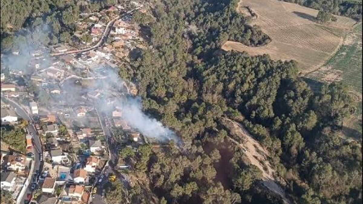 Imatge aèria del foc declarat a Masquefa