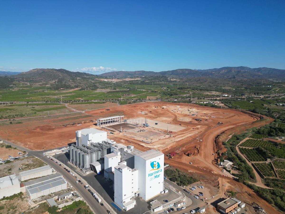 Así se ven desde el aire los nuevos accesos y el futuro centro logístico de JYSK en Almenara