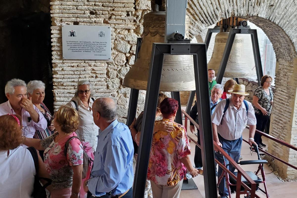 Los grupos de turistas jubilados se han interesado por el patrimonio cultural de Ontinyent.
