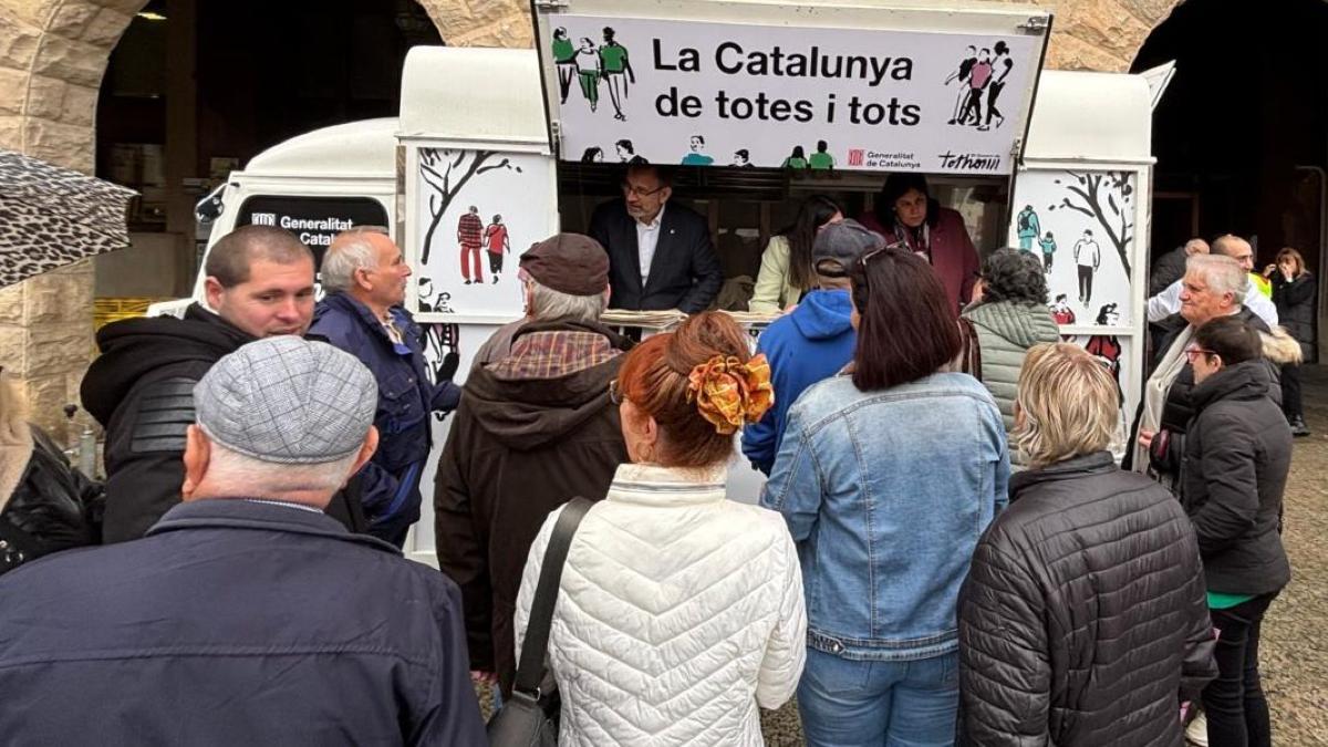 El vehicle recorrerà les capitals de comarca