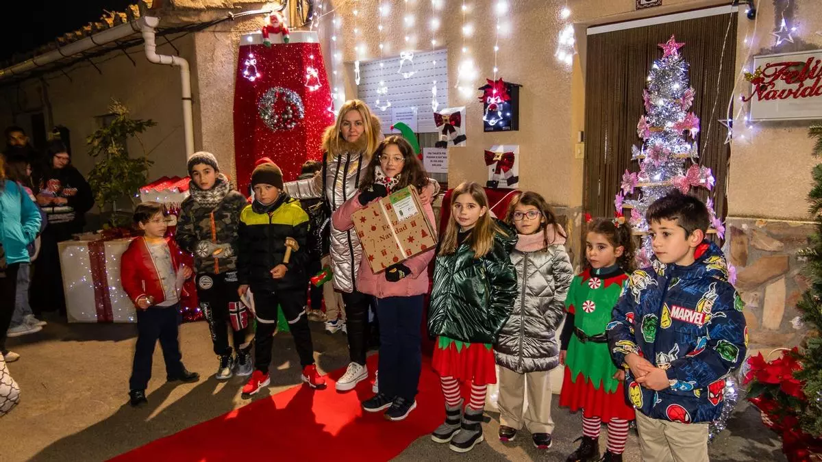 Una ruta por las calles de Tábara ilumina la Navidad