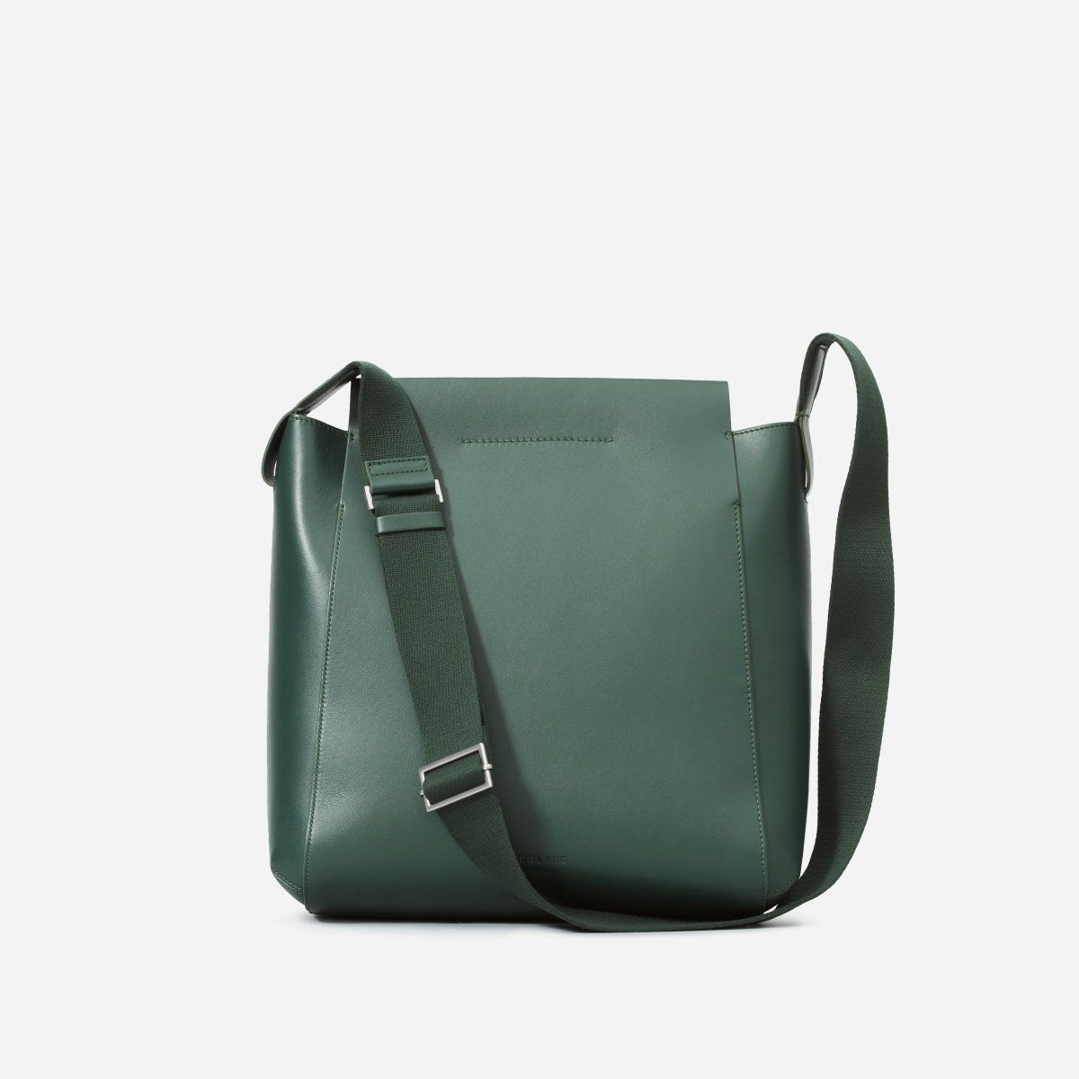 Bolso 'Form bag' de Everlane en color verde