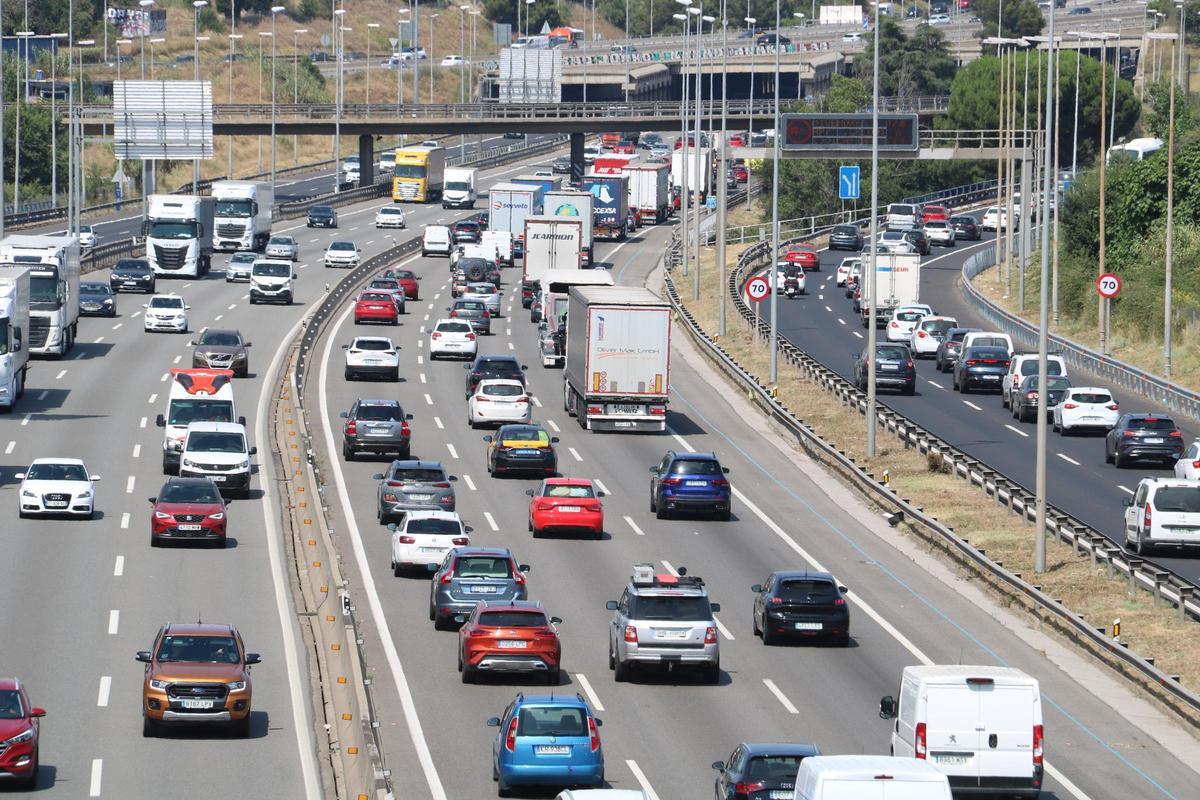 Trànsit preveu una “eclosió de mobilitat” per Setmana Santa pels gruixos de neu a la muntanya i el bon temps a la platja