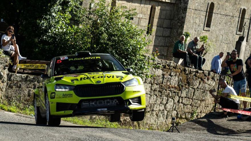 Éxito del motor asturiano en Galicia: Cohete y Ruiloba dominan la primera jornada del rally de Orense