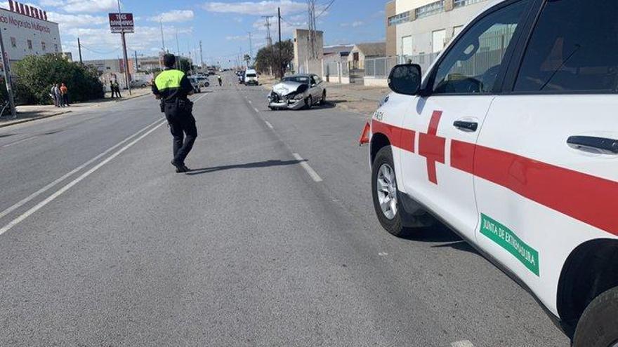 Tres heridos en una colisión de dos vehículos en el polígono el Nevero de Badajoz