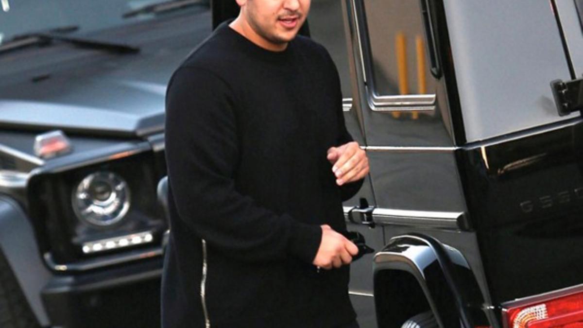 Rob Kardashian de negro