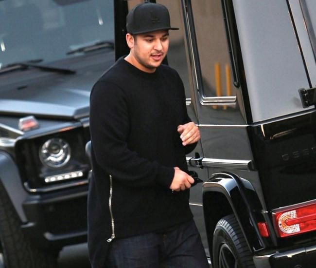 Rob Kardashian de negro