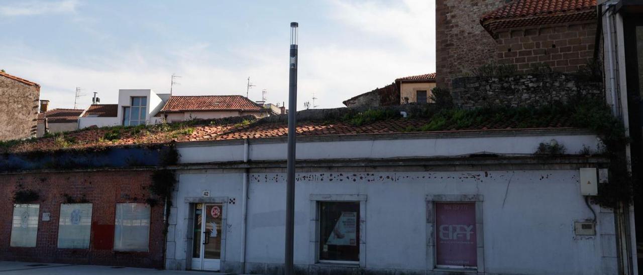 Edificios de la calle La Muralla que se derribarán para descubrir el sector nordeste del recinto amurallado. | M. V.