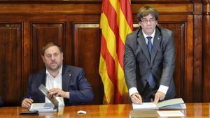 jjubierre39983229 firma del decreto convocatoria referendum en el parlament  f170906233435
