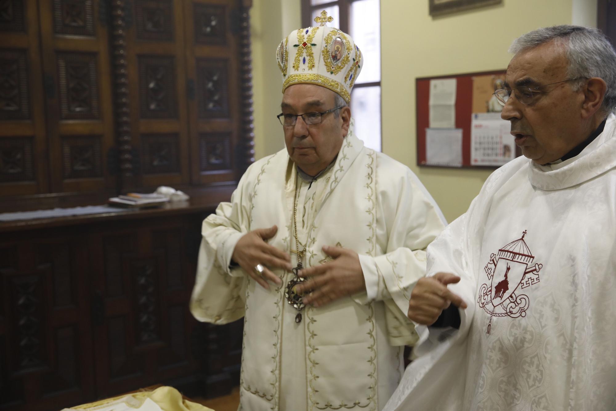 EN IMÁGENES: Así fue la misa con el arzobispo de Homs en la Iglesiona de Gijón