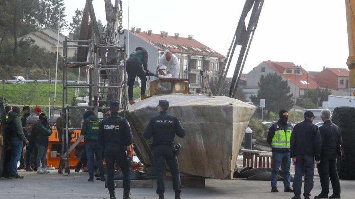 Operación reflotado del narcosubmarino de la ría de Arousa.