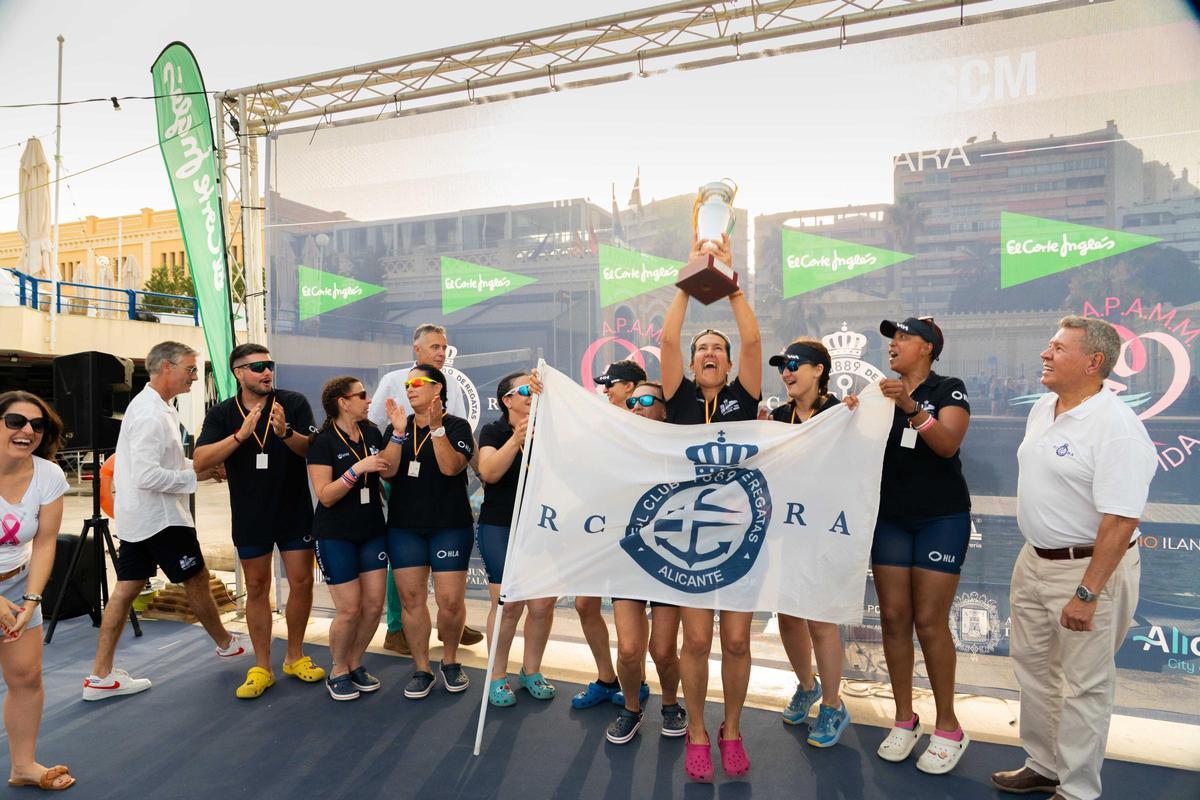 Emoción en el podio de las campeonas de España de la tercera Regata Nacional SCM, del RCRA.