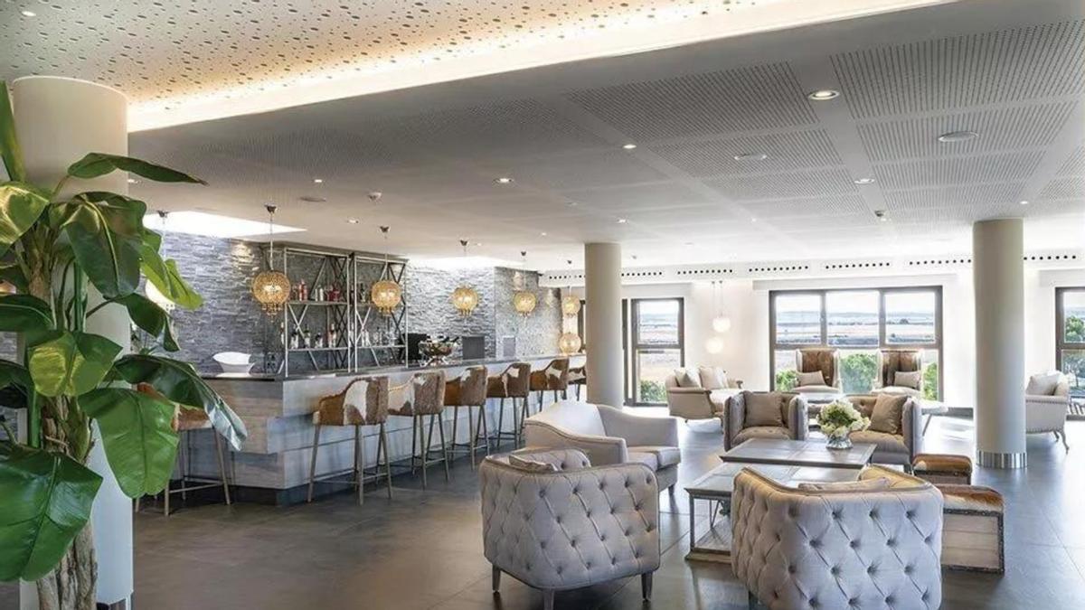 El viaje gastronómico que ofrece El Hábitat Sella con el menú Poseidón acaba en el exclusivo Club Atlántida.