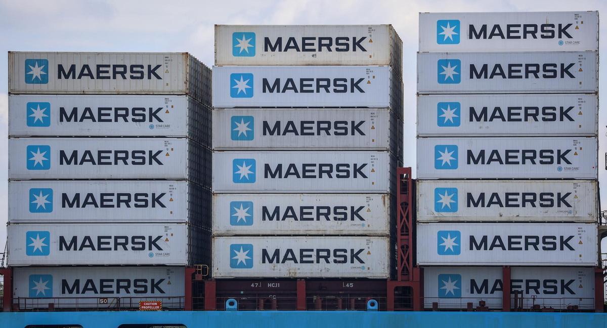 Contenedores Maersk en un puerto de Alemania