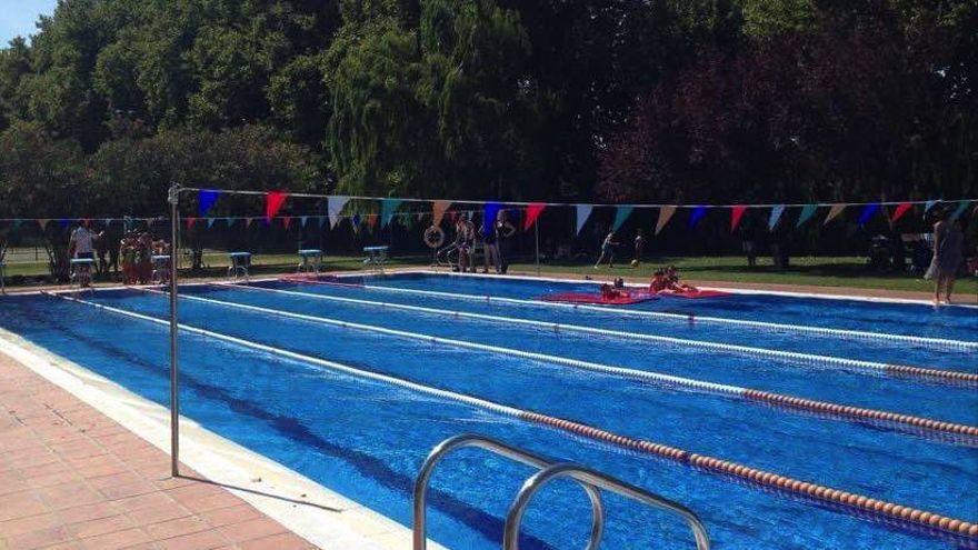 La piscina municipal de la Jonquera on han tancat el bar.