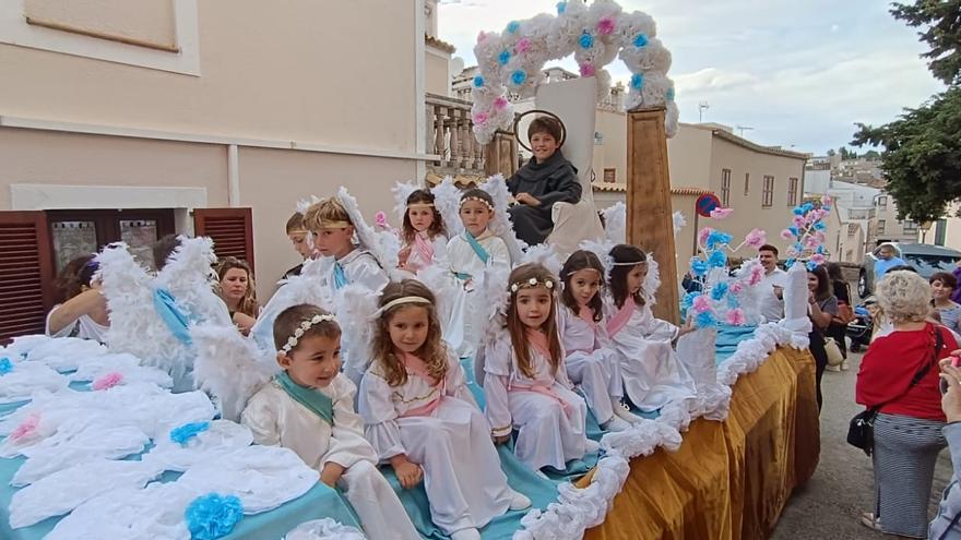 Artà rinde tributo a Sant Antoni de Pàdua  con las danzas ancestrales de los ‘cavallets’