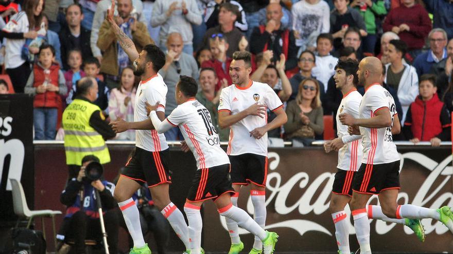 Diego Alves pone fácil la victoria del Valencia
