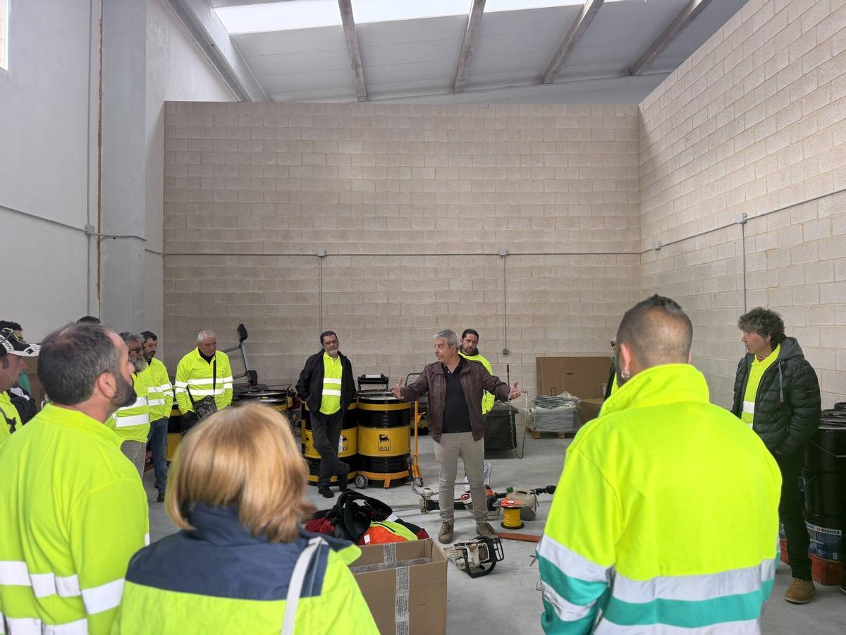 Zamora. El presidente de la Diputación de Zamora, Javier Faúndez Domínguez, y el delegado de la Junta de Castilla y León, Fernando Prada Antón, visita a los trabajadores contratados con cargo al Plan de Empleo MONTEL 2026
